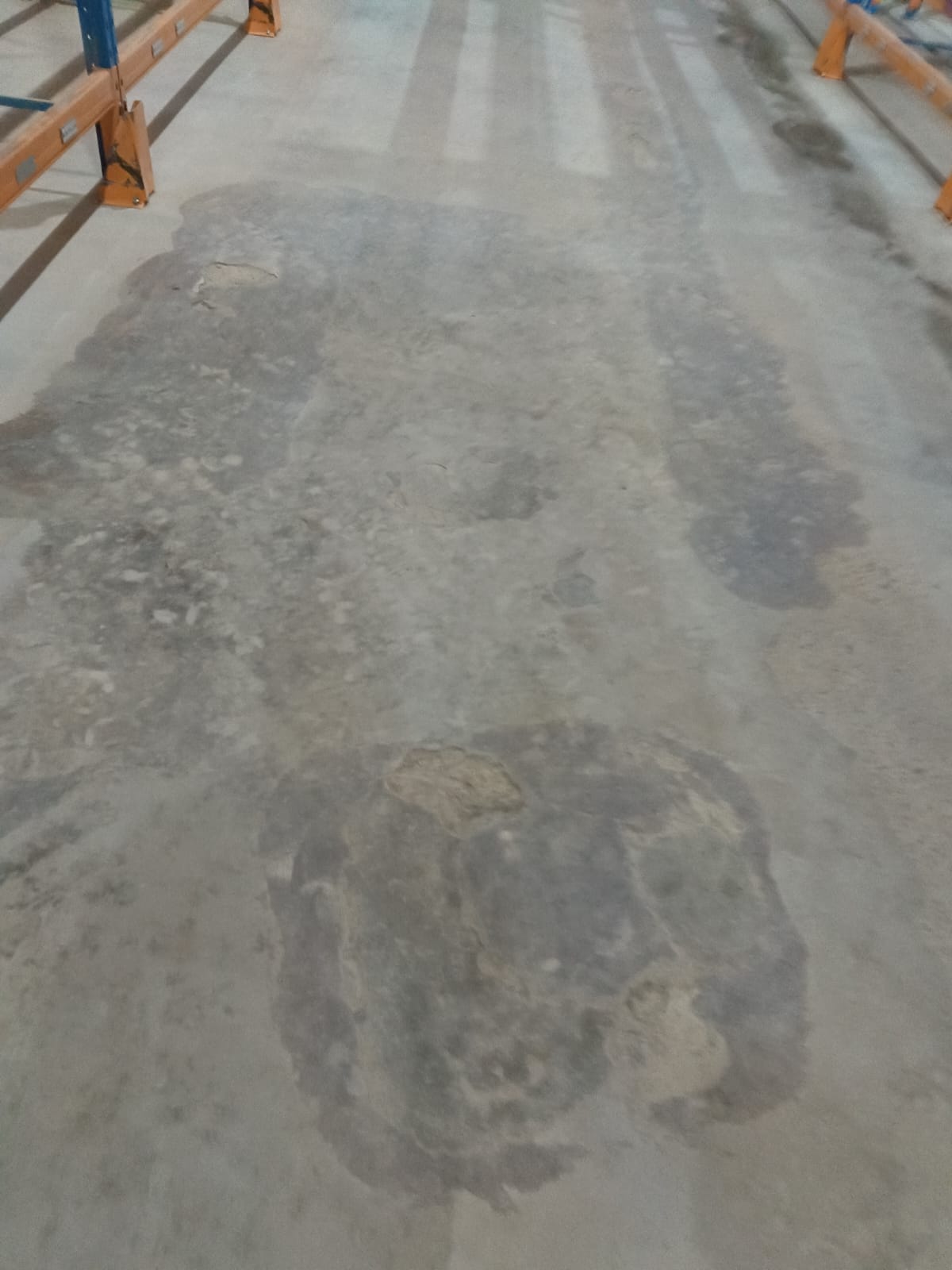 Coating lantai cold storage mengalami blistering dan mengelupas akibat tekanan uap air