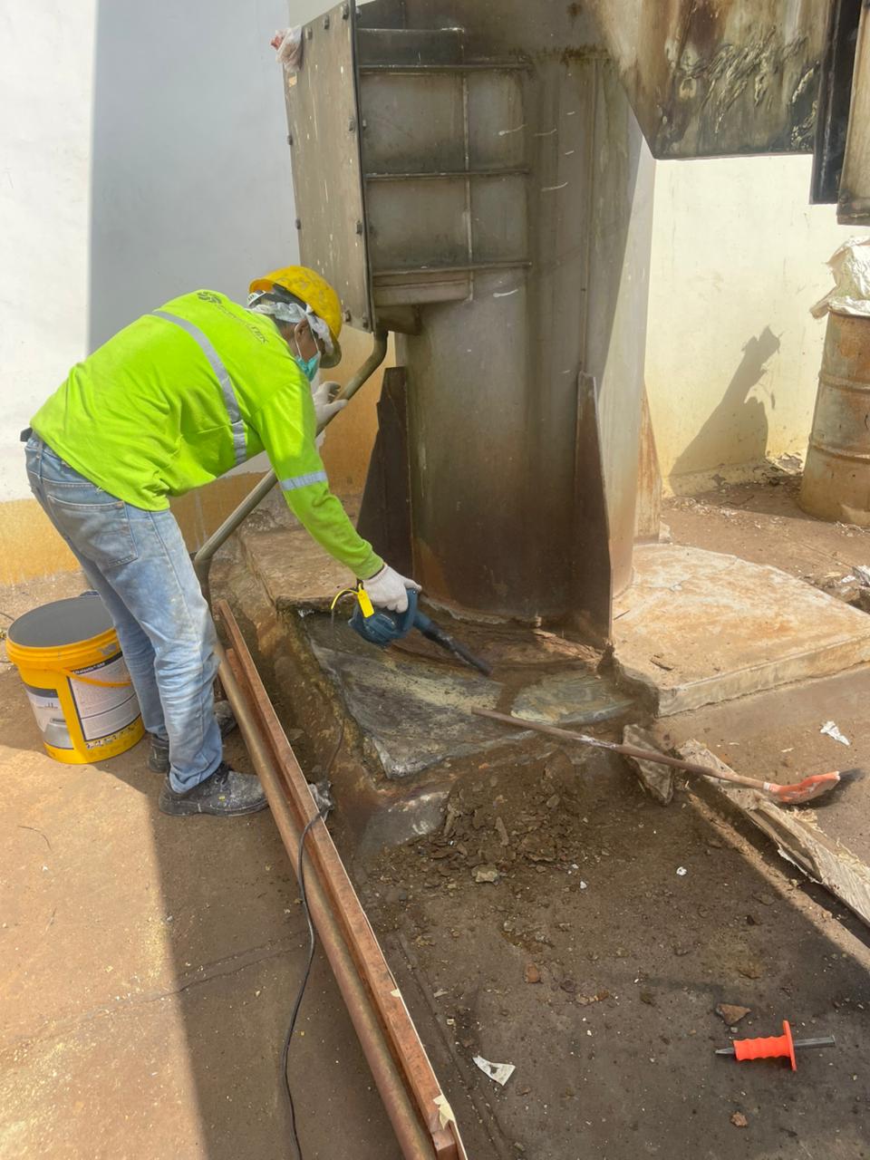 Surface preparation sebelum pekerjaan grouting