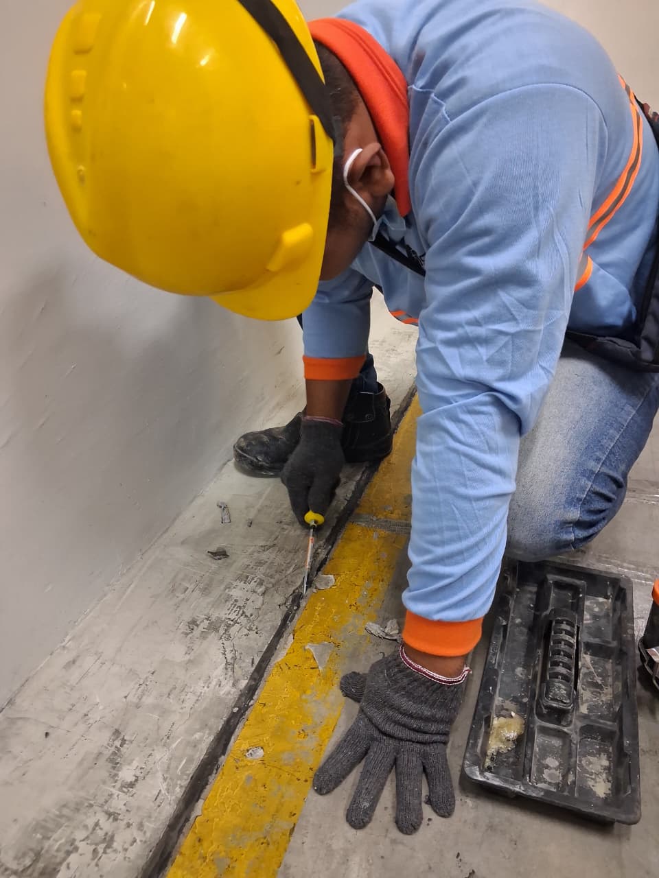 Patching crack beton PT Cakratek Buana Amerta