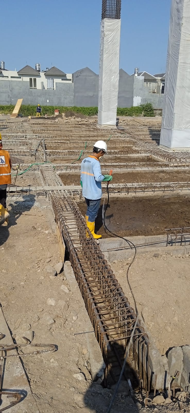 Pekerjaan anti termite pada area bangunan industri