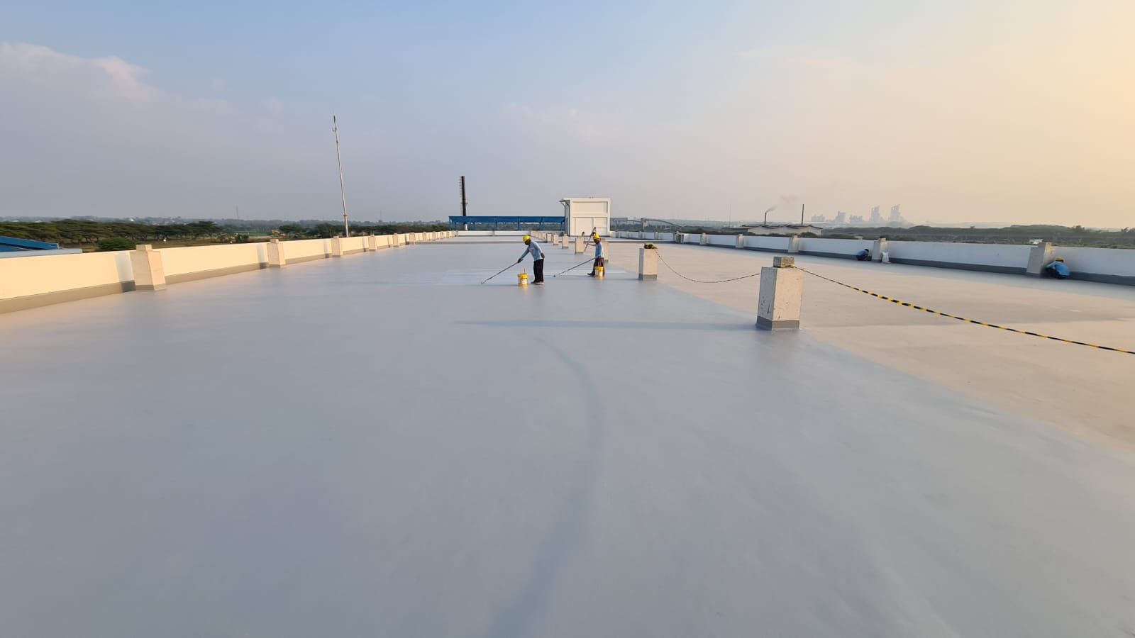 Hasil pekerjaan waterproofing rooftop bangunan industri