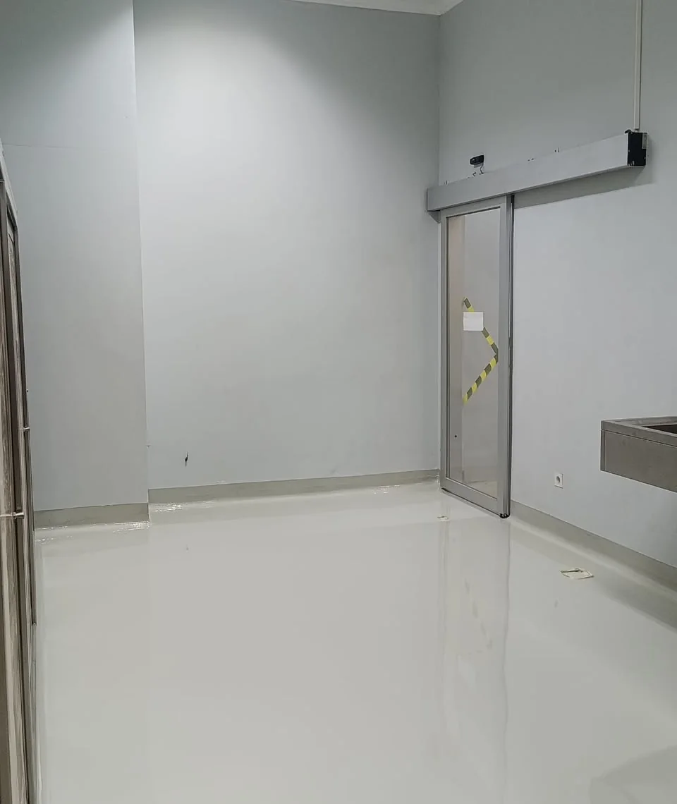 Permukaan lantai setelah aplikasi recoating epoxy
