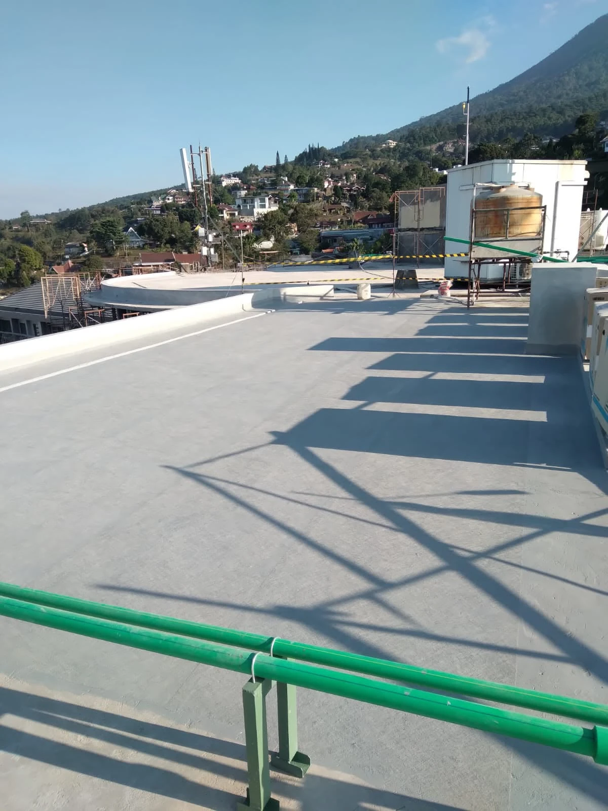 Hasil waterproofing dak atap hotel