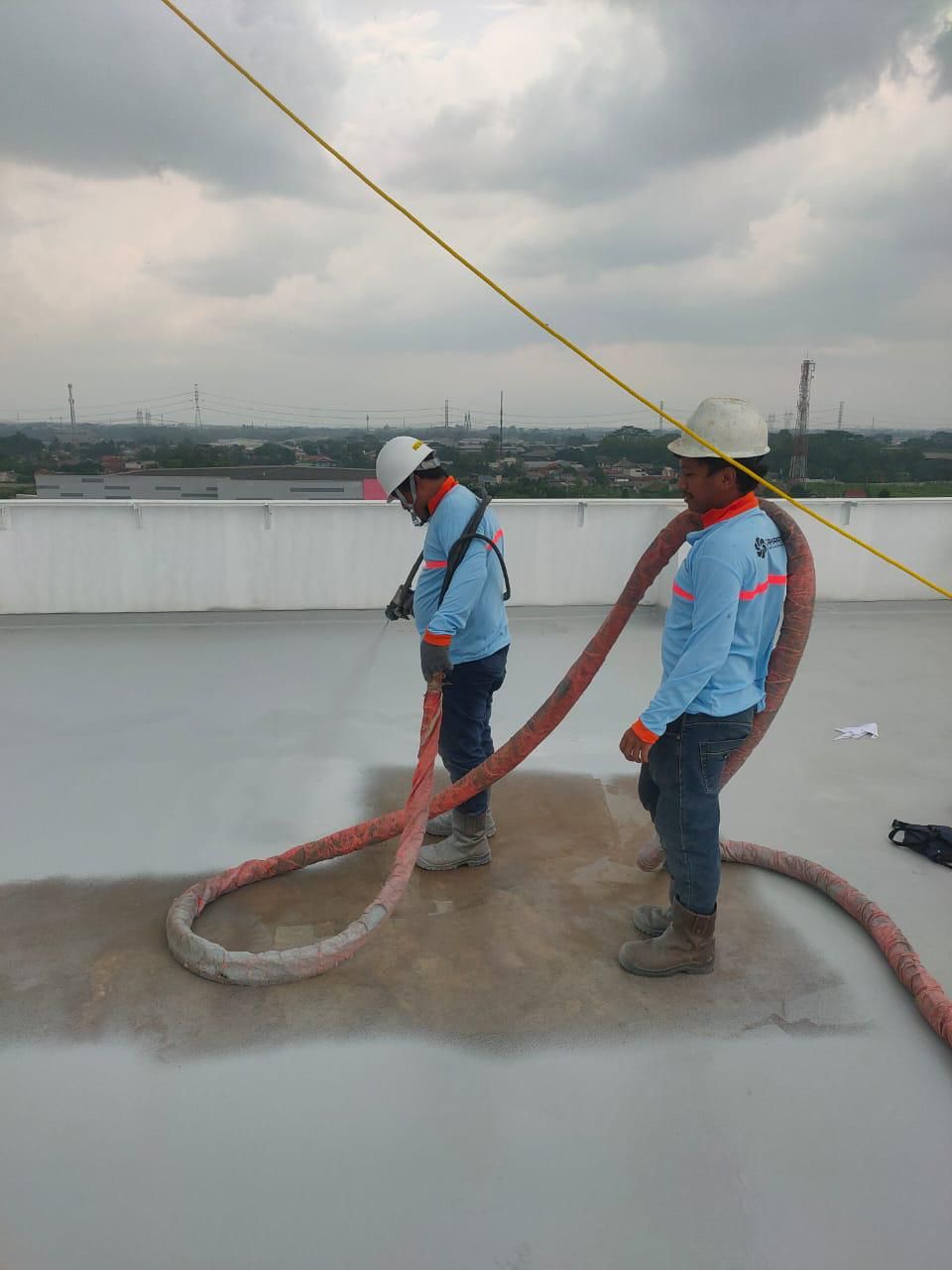 Metode aplikasi spray waterproofing pada rooftop