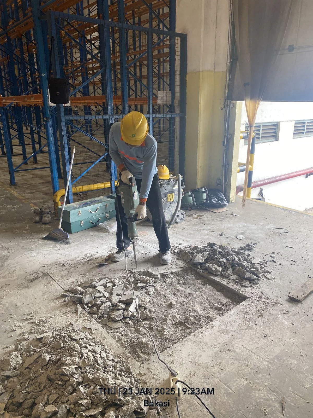 Crack repair dan perbaikan beton area gudang