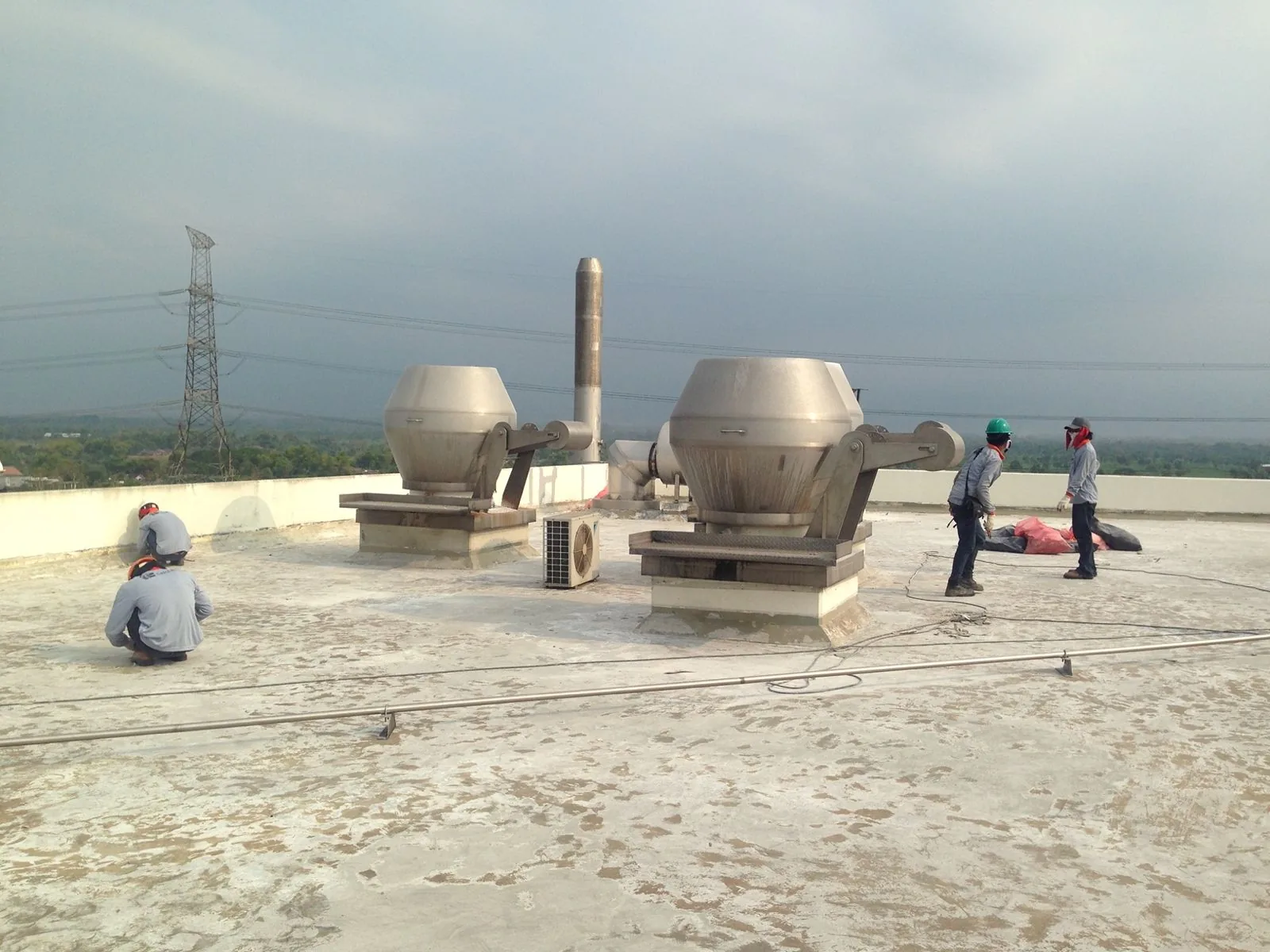 Surface preparation sebelum aplikasi waterproofing rooftop