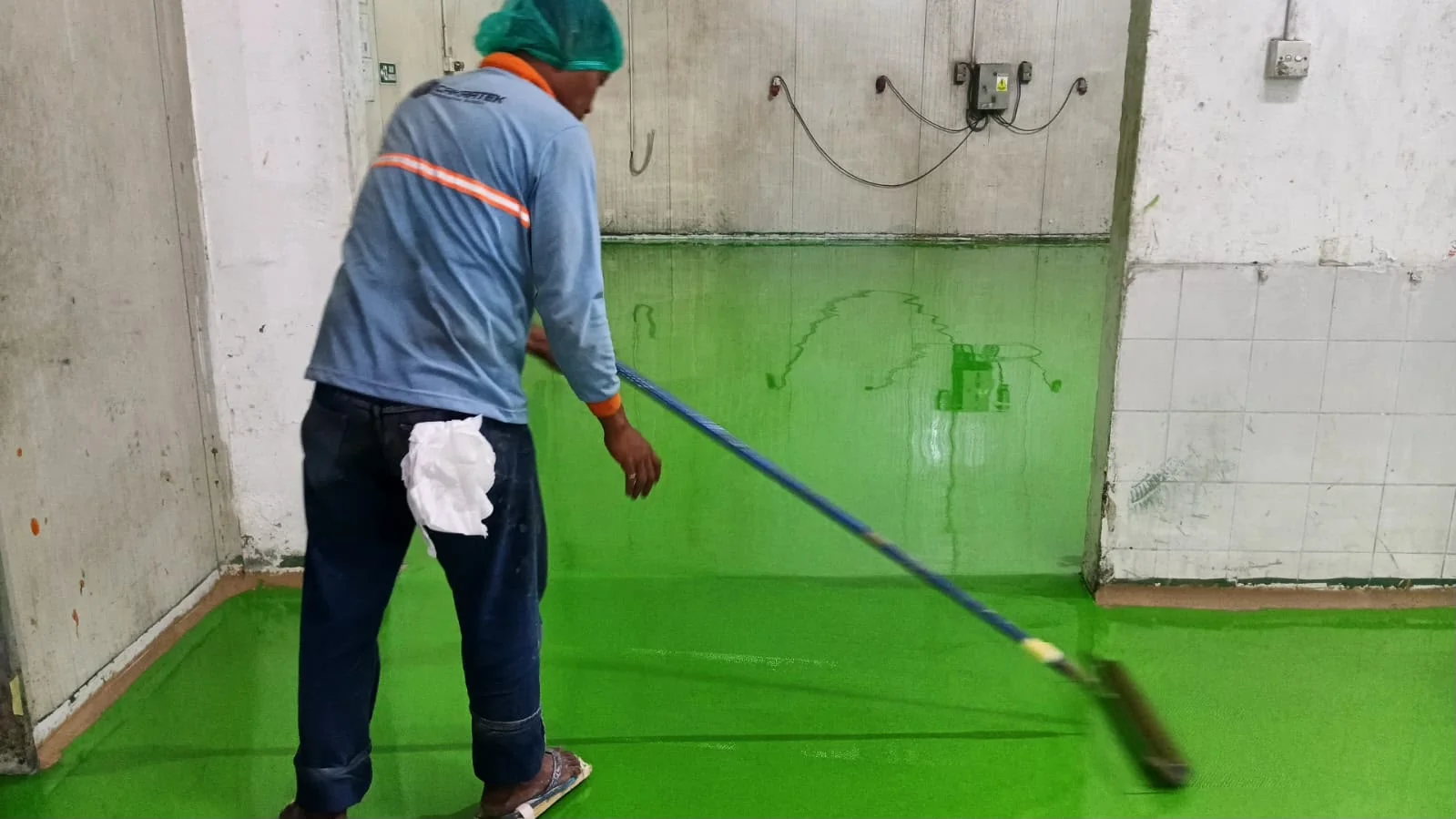Aplikasi epoxy flooring pada area industri