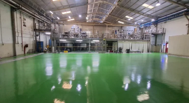 hasil renovasi epoxy lantai pabrik