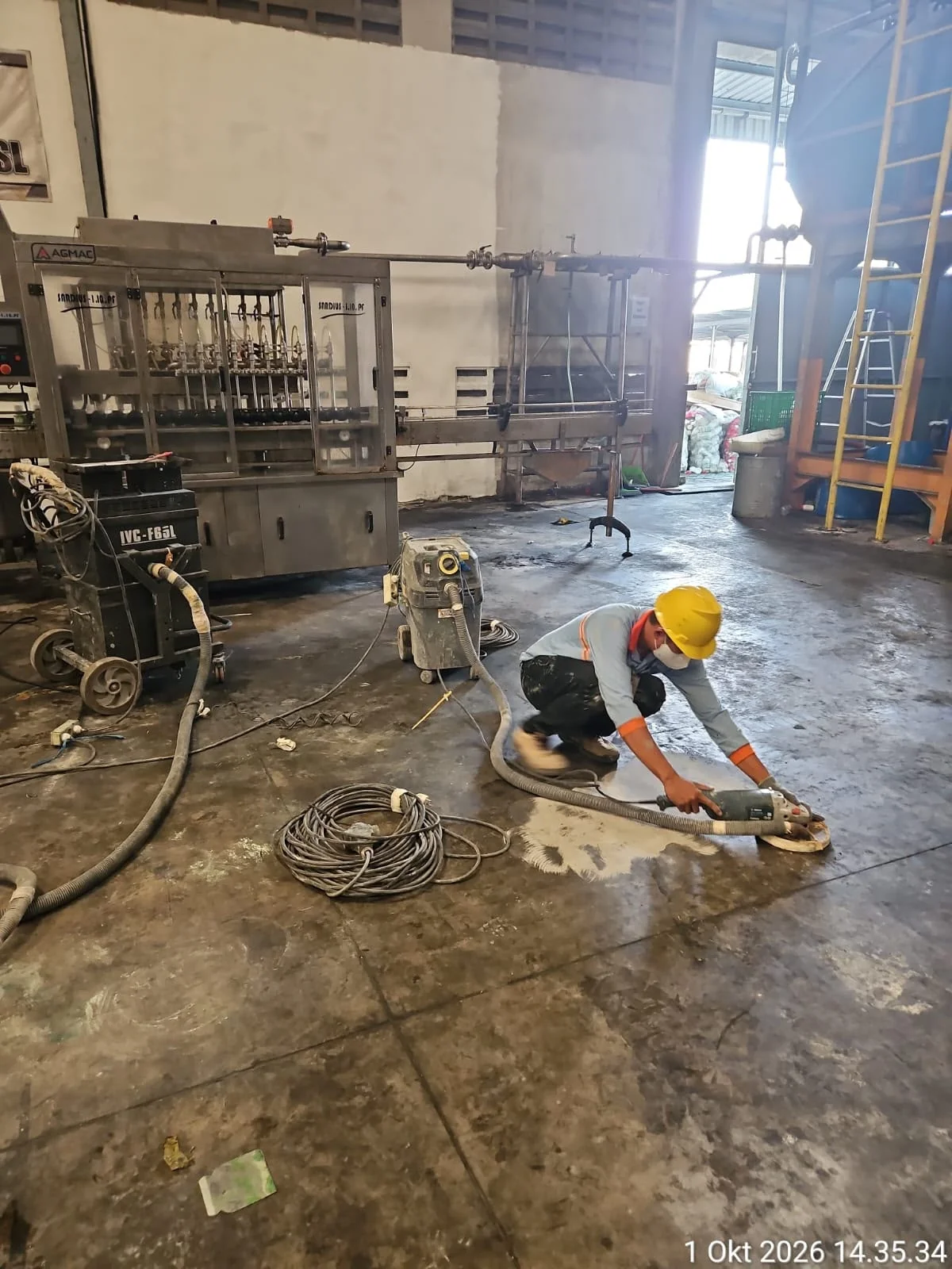 Surface preparation epoxy area mesin pabrik