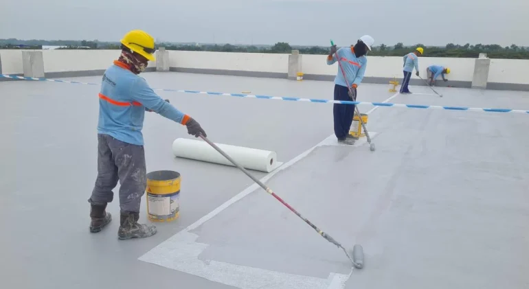 Jasa Waterproofing Atap Pabrik: Metode dan Biaya | Cakratek 1 waterproofing dak pabrik pelapisan roller